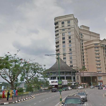 Riverbank Suites Waterfront Kuching Eksteriør bilde