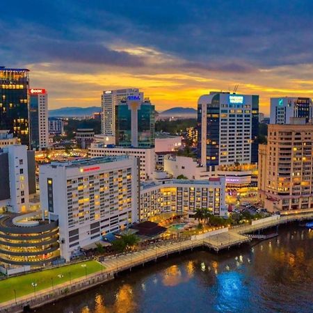 Riverbank Suites Waterfront Kuching Eksteriør bilde