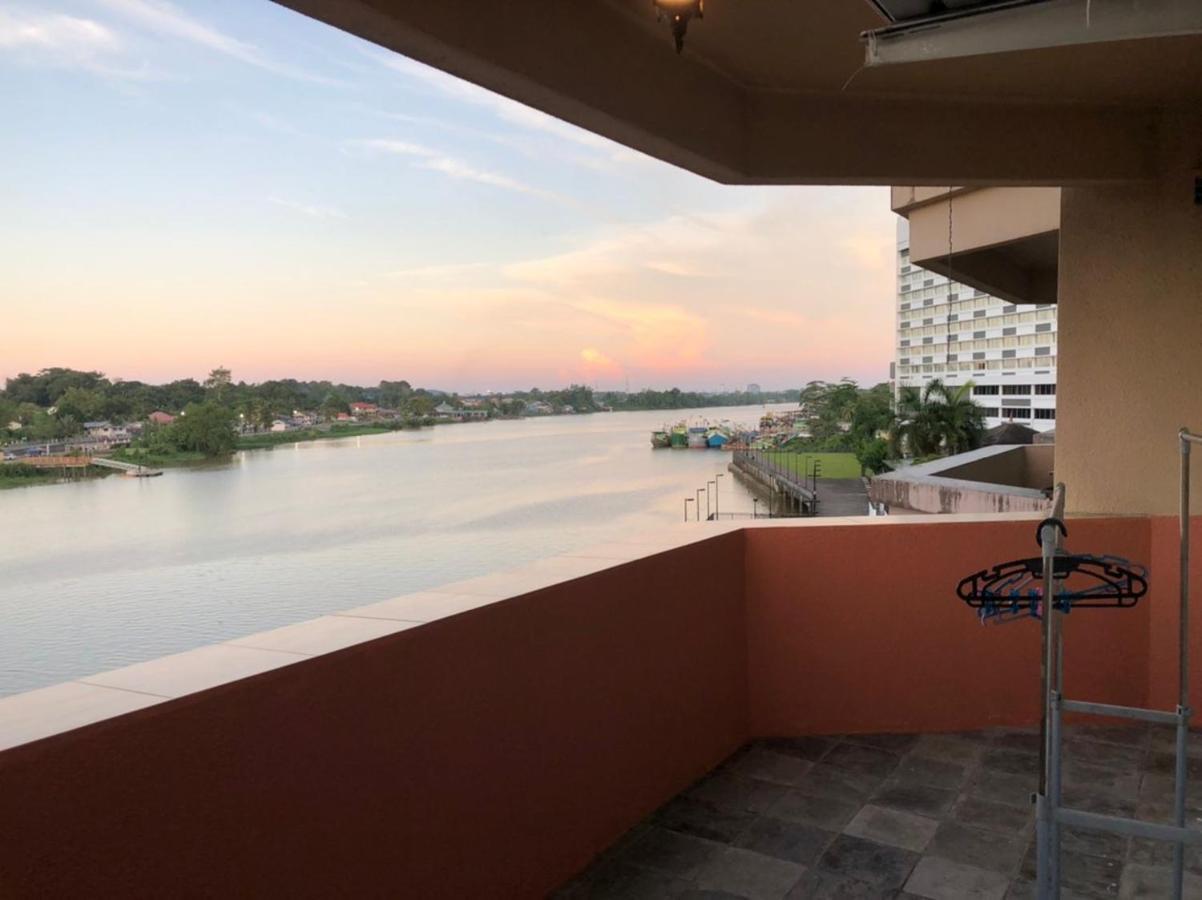 Riverbank Suites Waterfront Kuching Eksteriør bilde