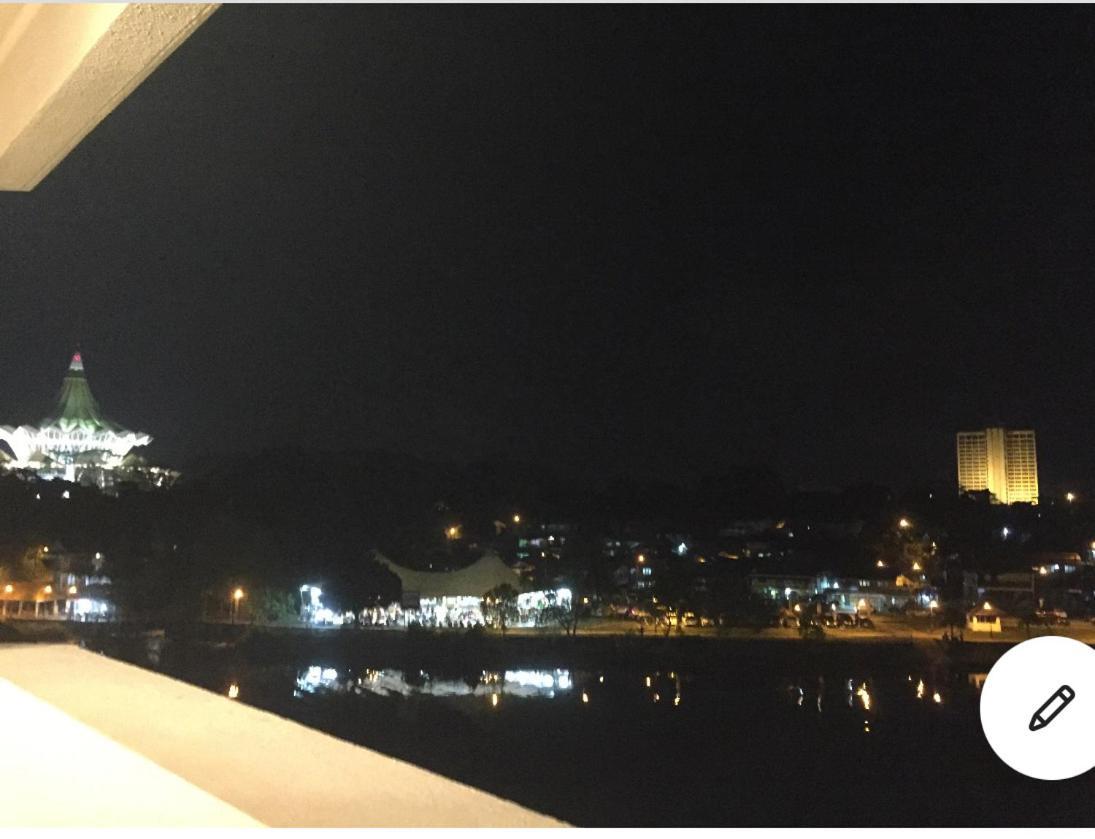 Riverbank Suites Waterfront Kuching Eksteriør bilde