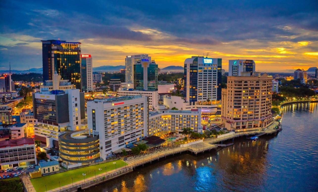 Riverbank Suites Waterfront Kuching Eksteriør bilde