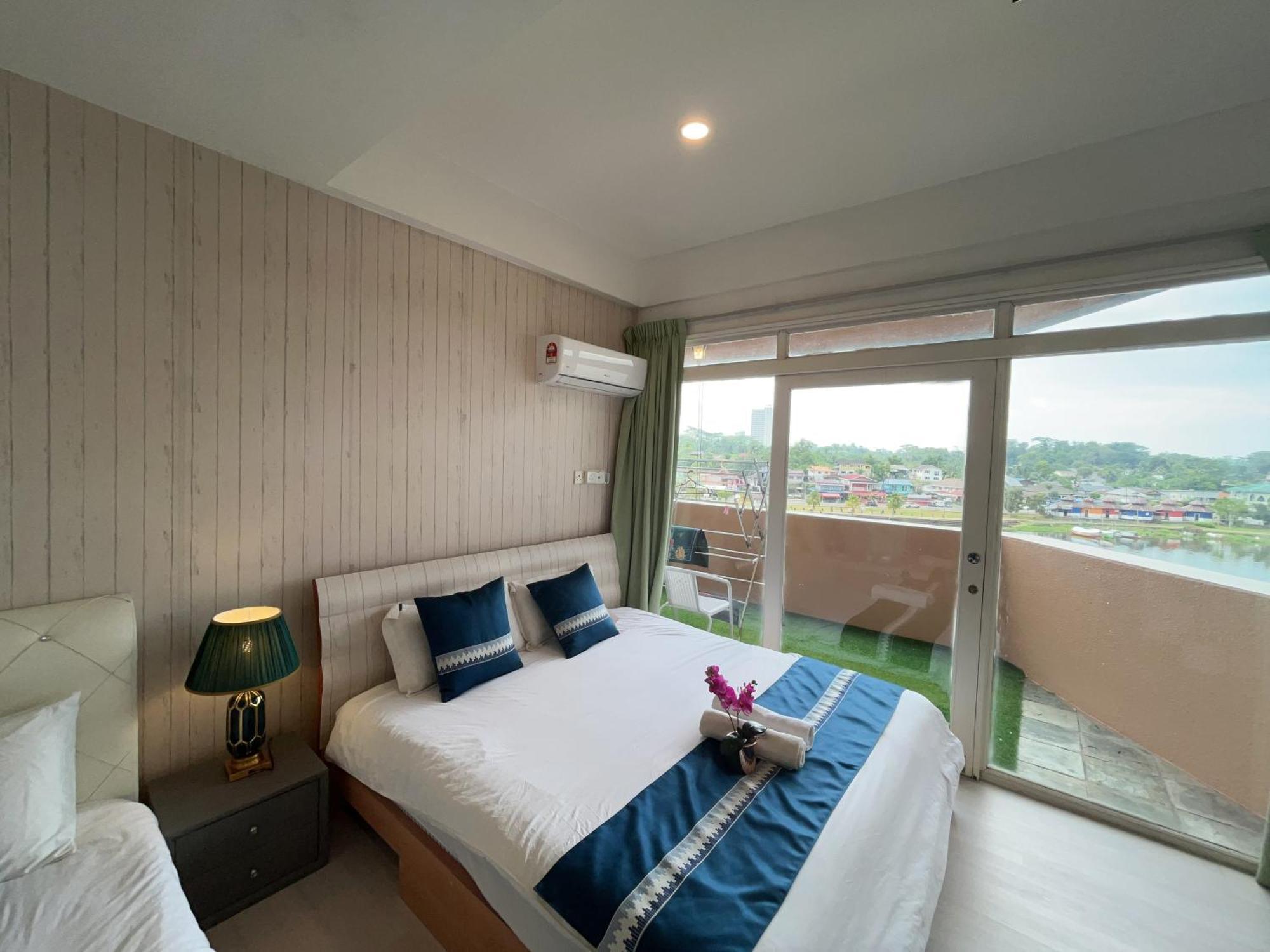 Riverbank Suites Waterfront Kuching Eksteriør bilde