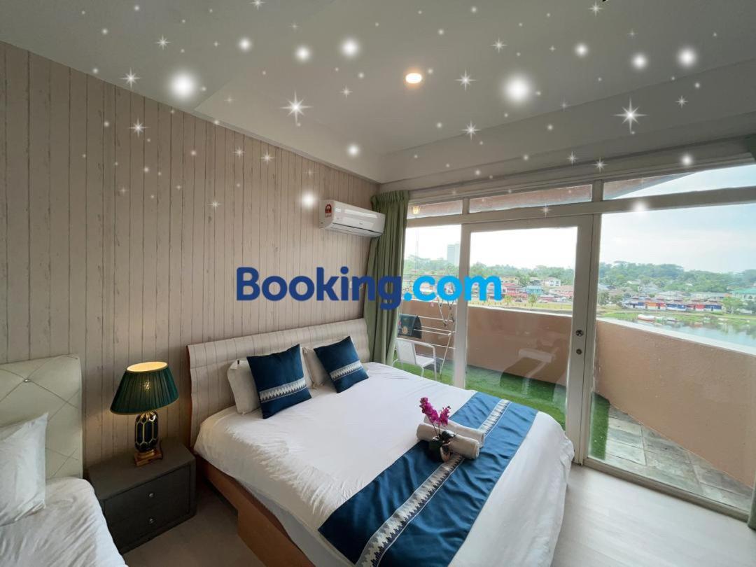 Riverbank Suites Waterfront Kuching Eksteriør bilde